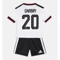 Camisa de Futebol Alemanha Serge Gnabry #20 Equipamento Principal Infantil Mundo 2026 Manga Curta (+ Calças curtas)